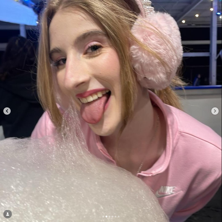 Customer with a cotton candy selfie at Ice on the Landing